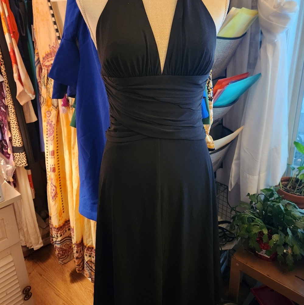 Tie around neck dress fully lined